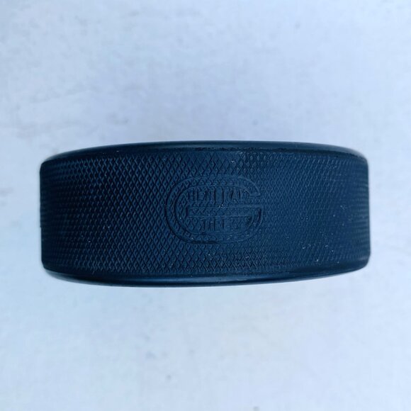 Vintage VANCOUVER CANUCKS NHL Hockey Official Puck by General Tire - Picture 4 of 4